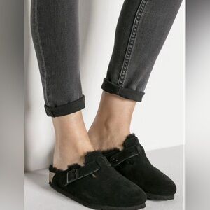 BIRKENSTOCK Women’s Boston Shearling Lined Suede Clogs Black 39 / 8-8.5 US NEW